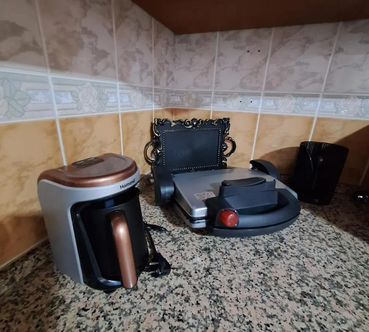 1Ege Ueniversitesi Ve Hastanesine Cok Yakin Aileye Izmir 0*,  Turkey